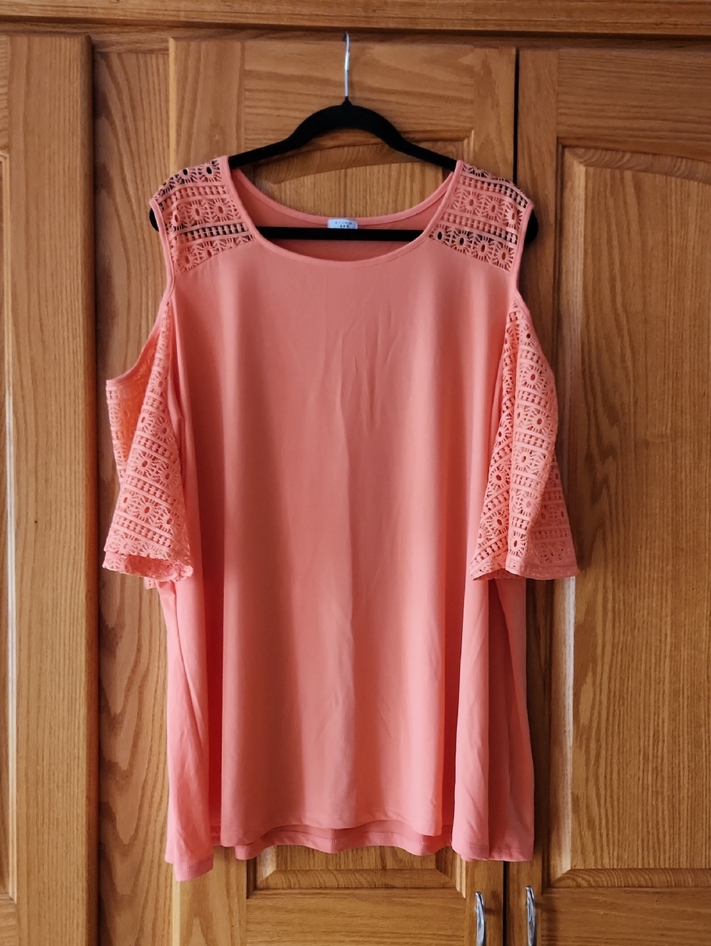 Studio Coral Cold-Shoulder Crochet-Sleeve Tunic Top
